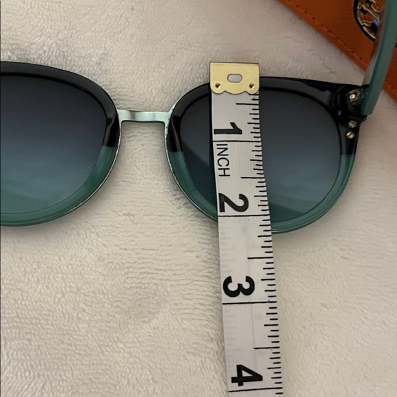 Tory Burch Black and Green Sunglasses with Orange Case - Picture 12 of 17